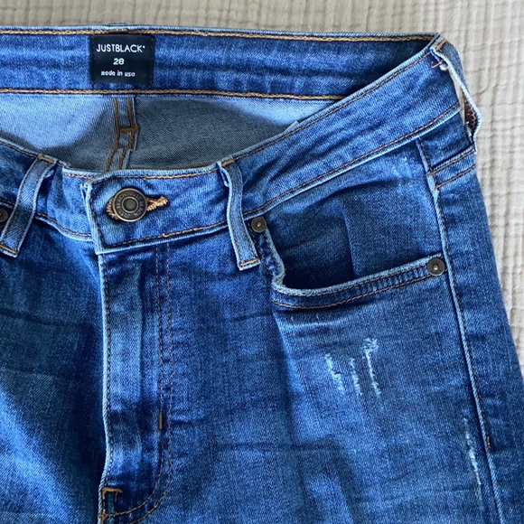 Distressed Just Black jeans - Picture 2 of 4